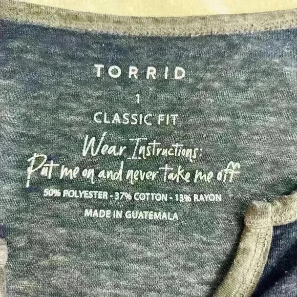 Torrid Womens Size 1 (14/16) Navy Classic Fit Beers and Cheers Football T-Shirt - Picture 6 of 11